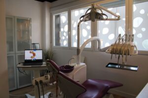 garantia dental barrio salamanca madrid box de higiene dental con sillon y equipo de trabajo